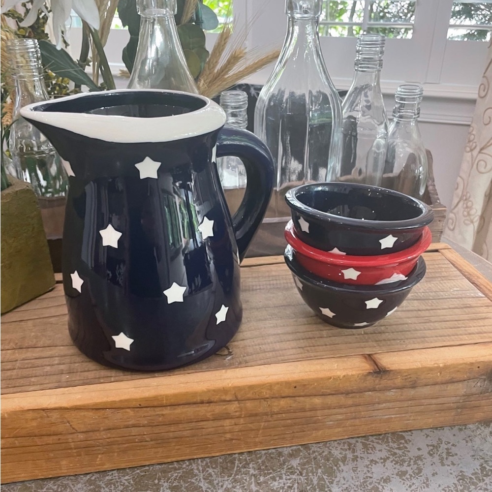 TERRAMOTO PATRIOTIC CERAMIC BOWLS AND MATCHING PITCHER 
 3 SMALL  BOWLS